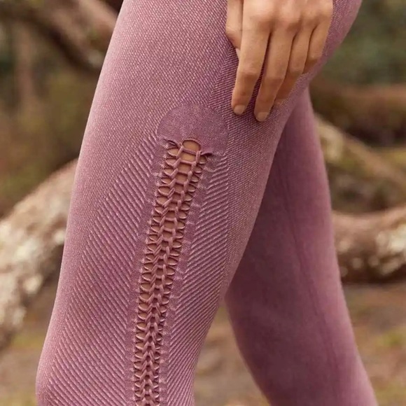 AERIE Offline Seamless Macrame High Waisted Leggings - Picture 3 of 14